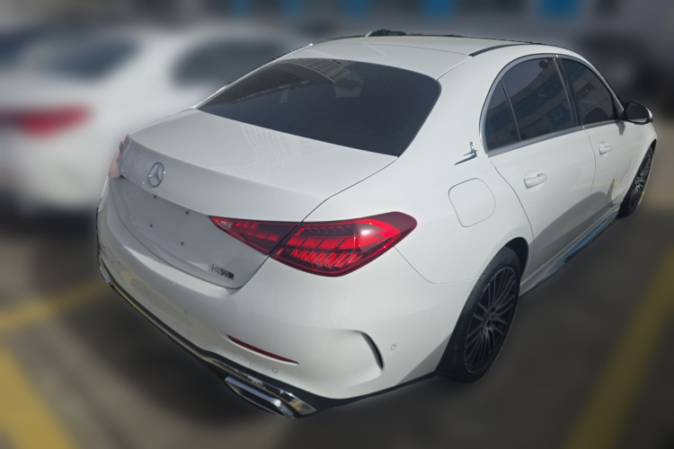 奔驰C级 2024款 改款 C 200 L 运动版车身外观7