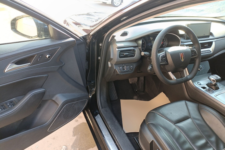 红旗H5 2022款 经典款 改款 1.5T DCT旗韵版中控内饰7003