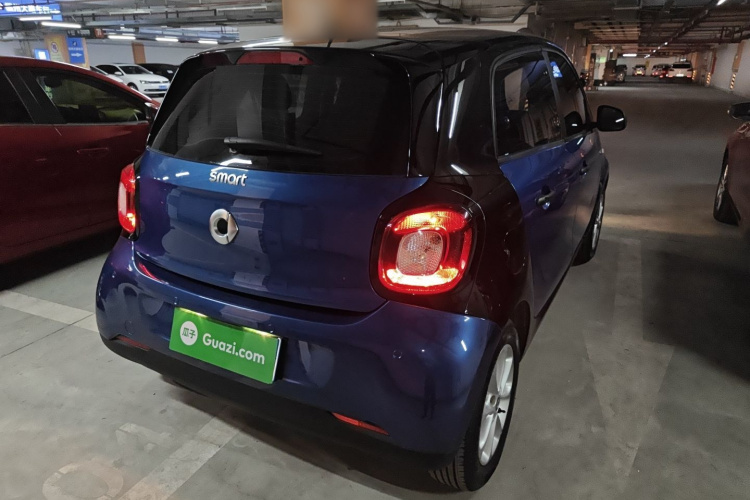smart forfour 2018款 1.0L 52千瓦灵动版车身外观7
