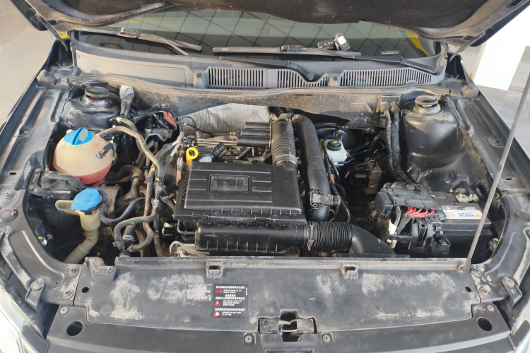 大众 朗逸 2013款 改款 1.4TSI 手动舒适版机舱底盘24