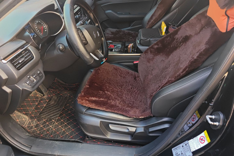 红旗H5 2018款 30TD 型动版中控内饰19