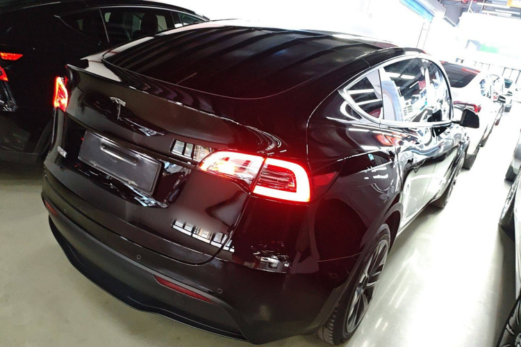 特斯拉 Model Y 2023款 长续航全轮驱动版车身外观7