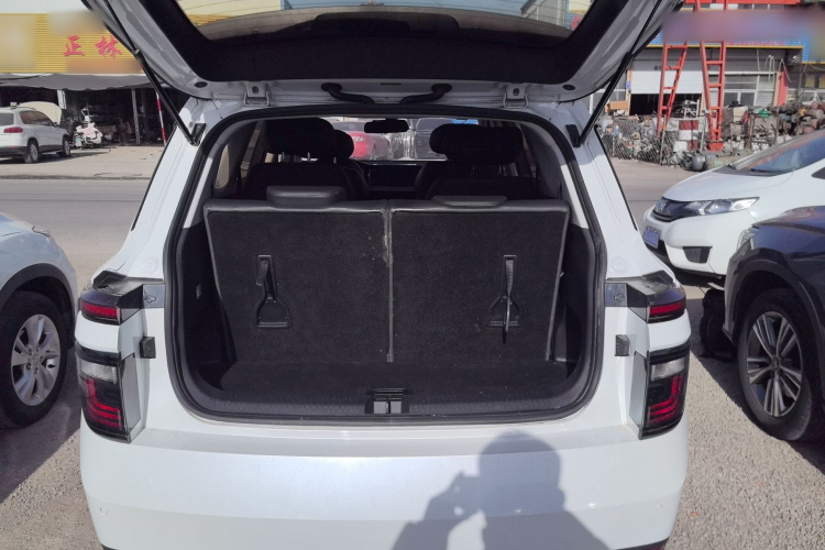 宝骏RM-5 2019款 1.5T 手动24小时在线精英型 6座机舱底盘23
