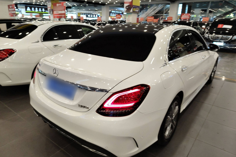 奔驰C级 2019款 改款 C 260 L 运动版车身外观7