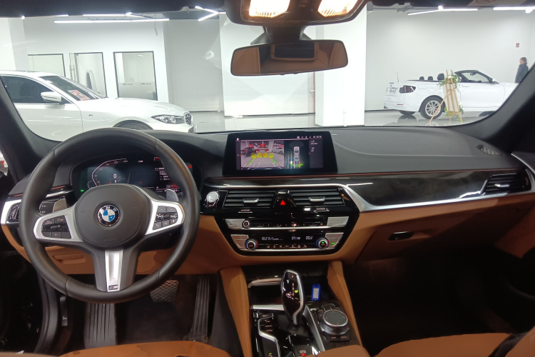 宝马5系 2020款 530Li 领先型 M运动套装中控内饰12