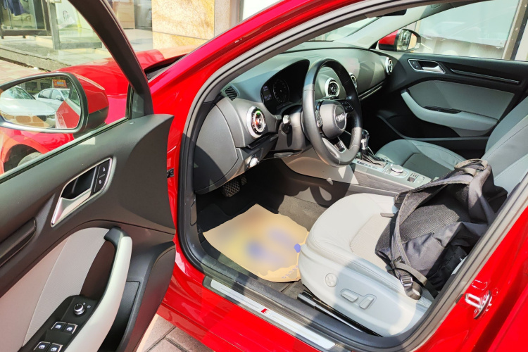 奥迪A3 2018款 30周年年型 Limousine 35 TFSI 时尚型中控内饰20