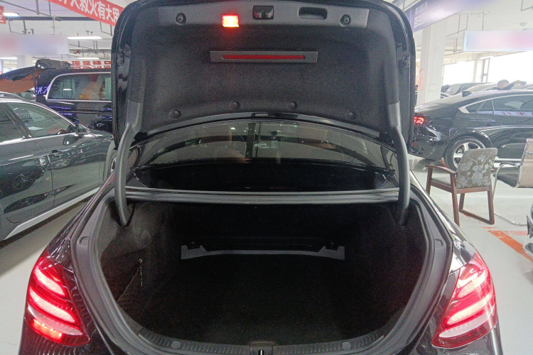 奔驰E级 2017款 E 200 运动型 4MATIC机舱底盘23