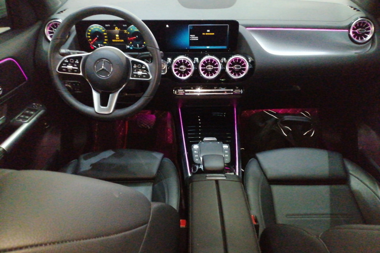 奔驰GLA 2022款 改款 GLA 200中控内饰7002