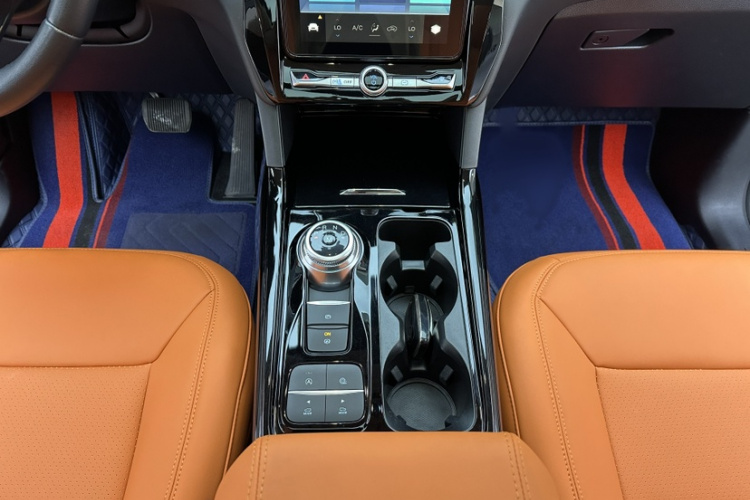 福特 探险者 2020款 EcoBoost 285 后驱风尚版 6座中控内饰7002