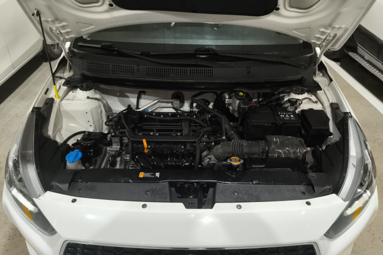 现代 瑞纳 2017款 1.4L 手动焕彩版 国V机舱底盘24