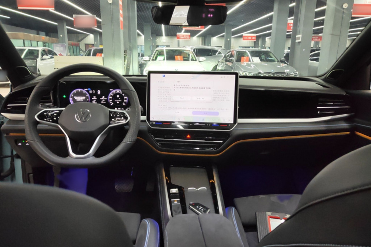 大众 帕萨特 2025款 Pro 380TSI 星空龙尊版中控内饰7002