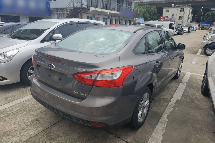 福特 福克斯 2012款 三厢 1.6L 自动风尚型车身外观6005