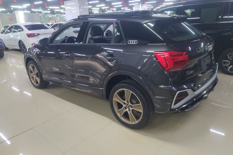 奥迪Q2L 2022款 35 TFSI 时尚动感型车身外观4