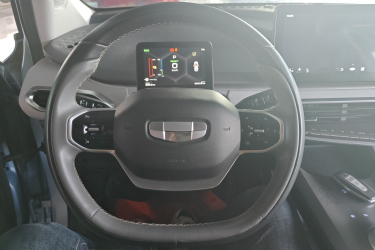 吉利几何C 2020款 优选续航版 400KM C+ Pro中控内饰13