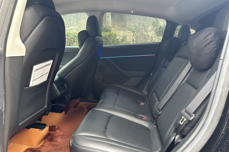 特斯拉 Model Y 2022款 改款 后轮驱动版中控内饰7004