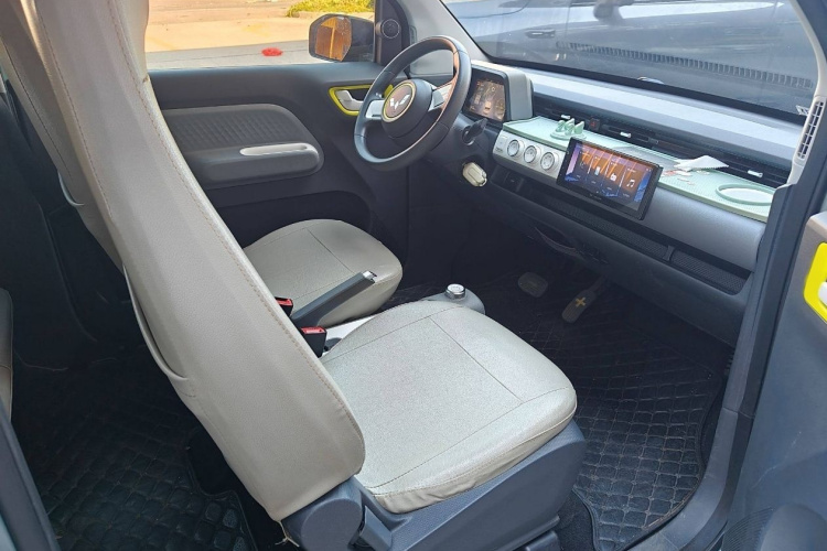 五菱汽车 宏光MINIEV 2022款 GAMEBOY 200km 玩乐款 磷酸铁锂中控内饰7005