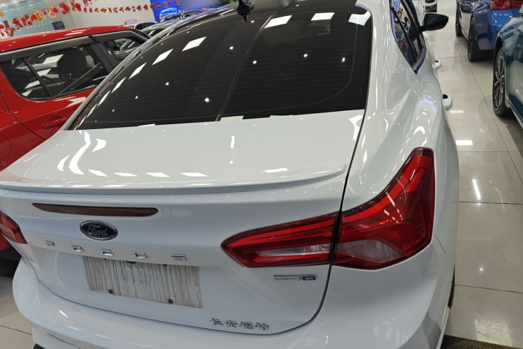 福特 福克斯 2020款 三厢 EcoBoost 180 自动ST Line车身外观6004