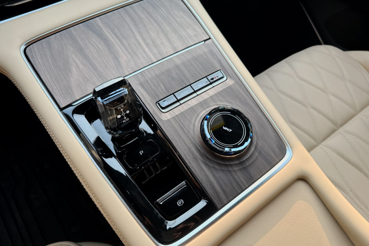 吉利汽车 星越L 2025款 东方曜 2.0TD 自动四驱望月版车身外观6010