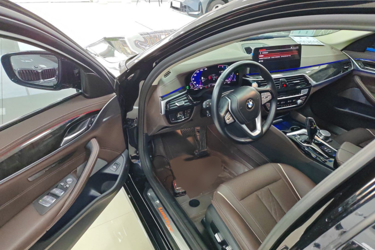 宝马5系 2022款 改款二 525Li 豪华套装中控内饰7002