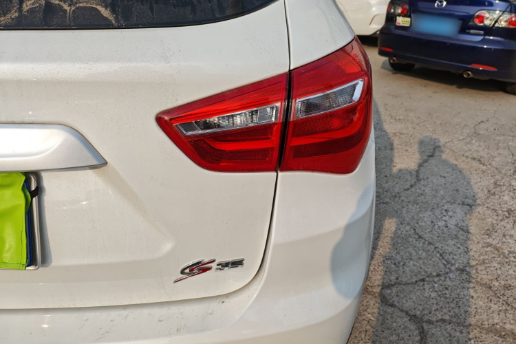 长安CS35 2017款 1.6L 自动豪华型车身外观9