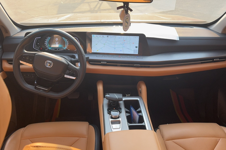 长安览拓者 2023款 2.0T自动四驱汽油旗舰型标箱中控内饰7003