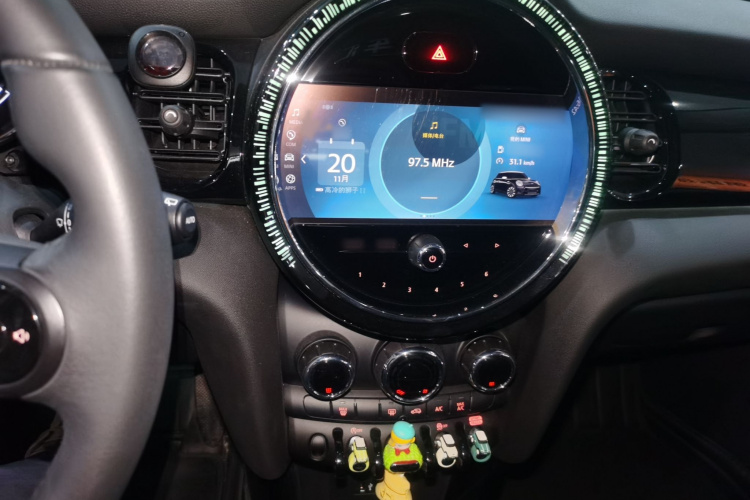 MINI 2023款 改款 1.5T COOPER 艺术家局部细节16