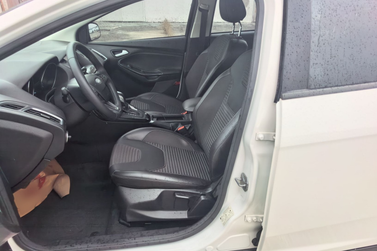 福特 福克斯 2018款 两厢经典 1.6L 自动风尚型智行版局部细节19