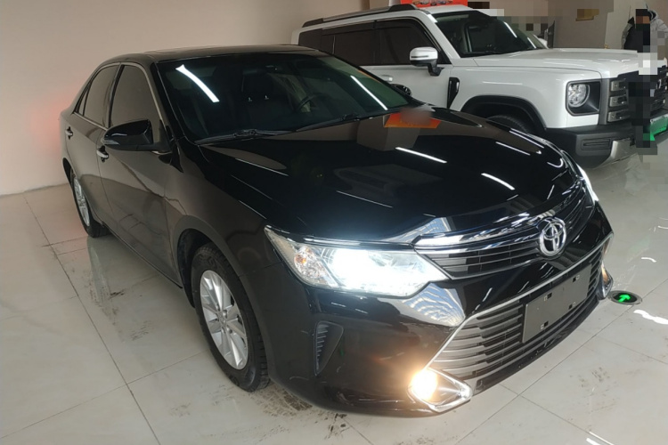 丰田 凯美瑞 2015款 2.0E 精英版车身外观3