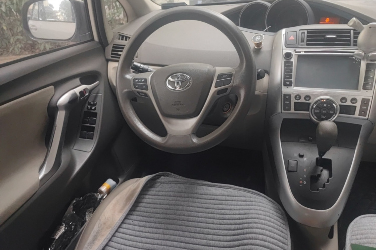 丰田 逸致 2011款 180G CVT舒适版局部细节13