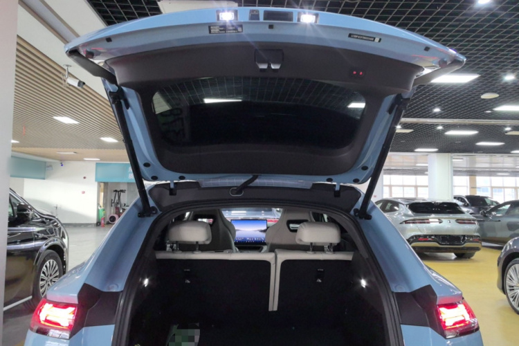 腾势N7 2024款 630 四驱智驾Ultra版机舱底盘23