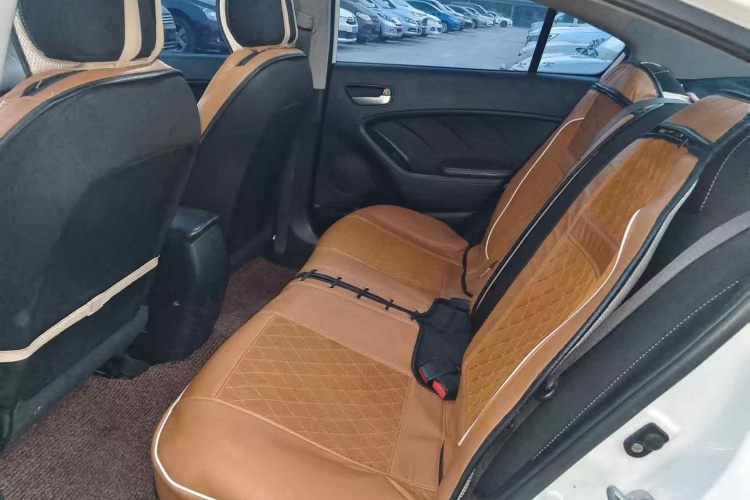 起亚K3 2016款 1.6L 手动GL中控内饰21