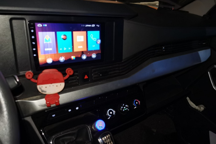 东风御风 御风 2023款 V9+ 2.0T 手动前驱多功能短轴中顶5/6座局部细节16