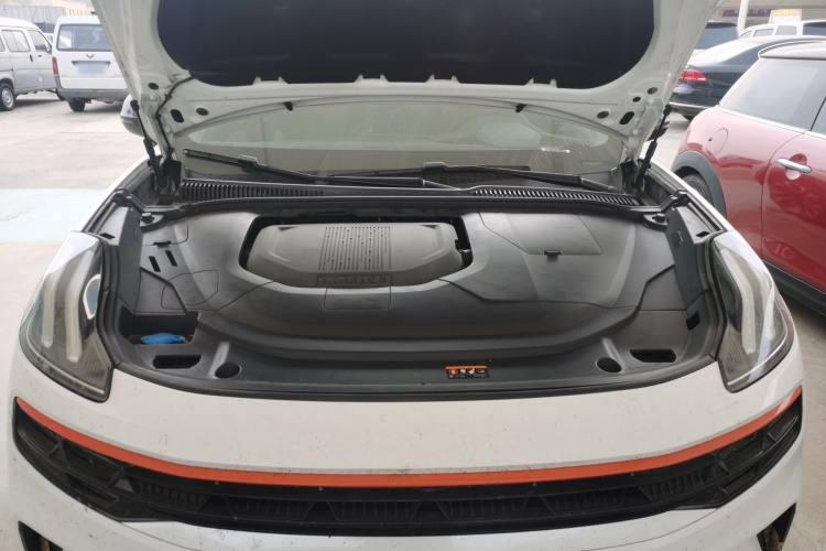 领克06 2021款 1.5T Shero粉色特别版机舱底盘24