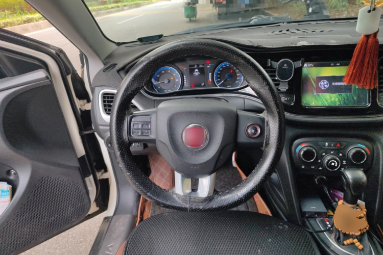 菲亚特 菲翔 2015款 1.4T 自动劲享版中控内饰13