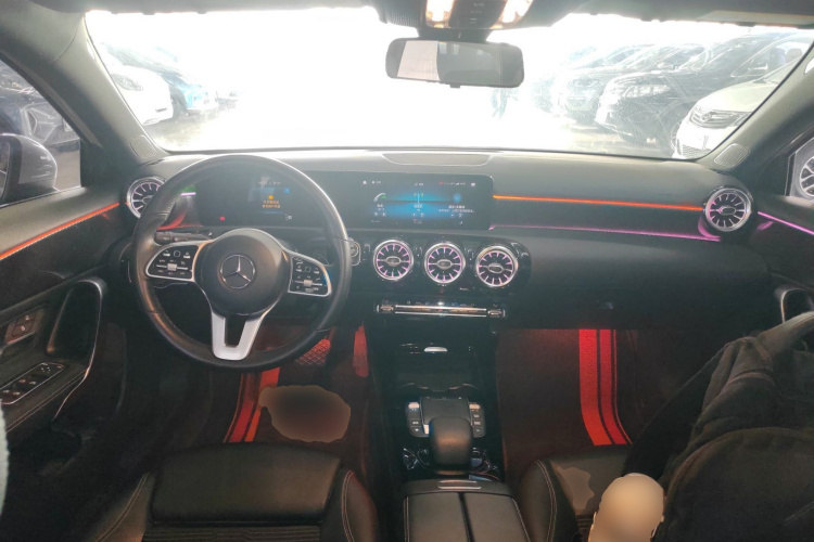 奔驰A级(进口) 2021款 A 200 动感型中控内饰12