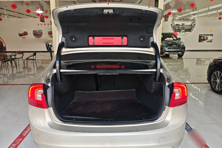 沃尔沃S60 2019款 S60L T3 智进版机舱底盘23