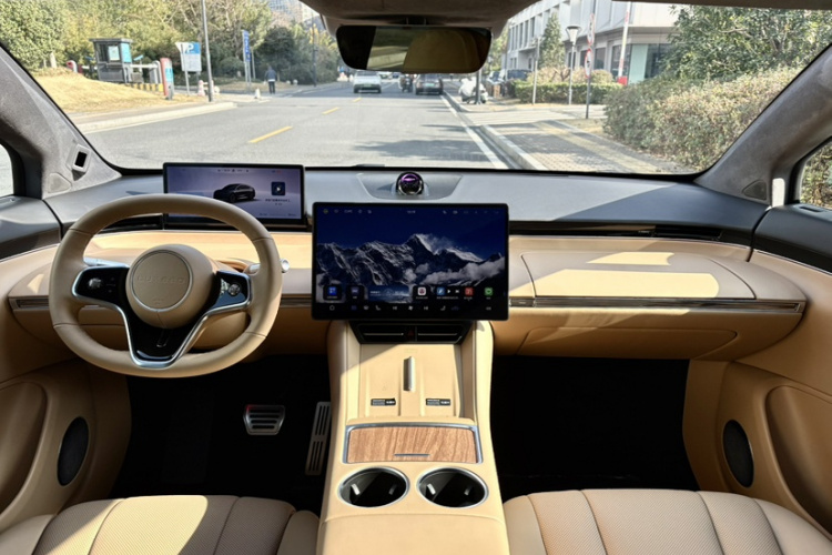 鸿蒙智行 智界R7 2025款 增程 331km Ultra中控内饰7002