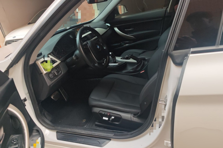 宝马3系GT 2017款 320i 时尚型中控内饰19