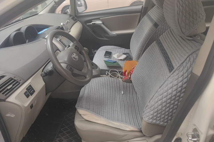 丰田 逸致 2011款 180G CVT舒适版局部细节19