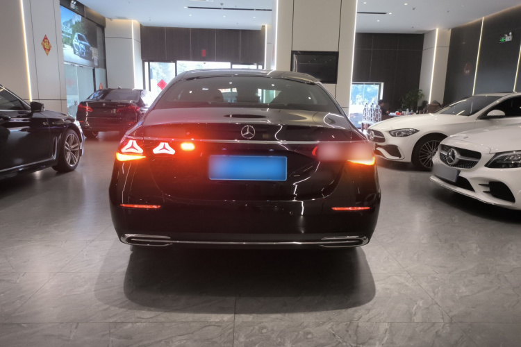 奔驰E级 2025款 E 300 L 豪华型车身外观6