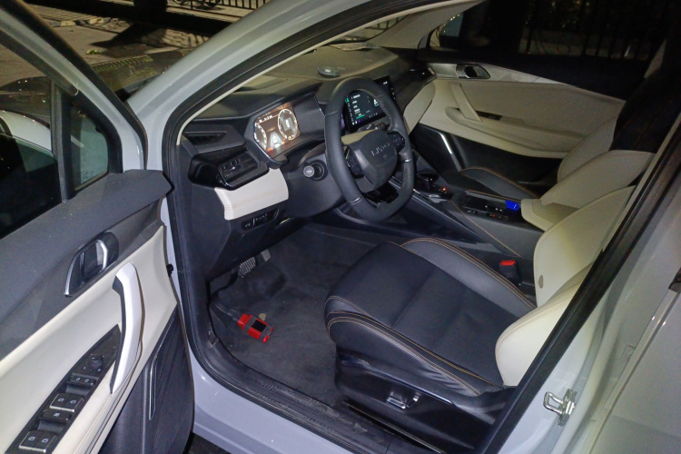 领克06 EM-P 2022款 PHEV 84KM续航版 Pro中控内饰7003