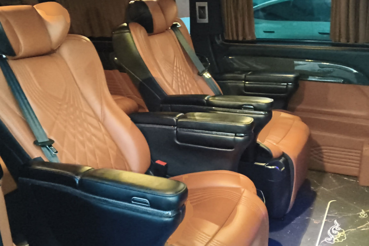 奔驰 威霆 2021款 2.0T 精英版 7座中控内饰21