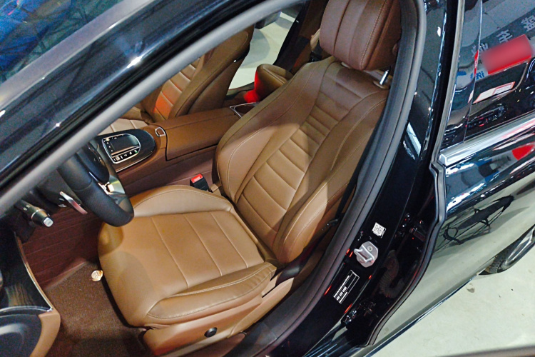 奔驰E级 2019款 E 300 L 运动时尚型中控内饰19