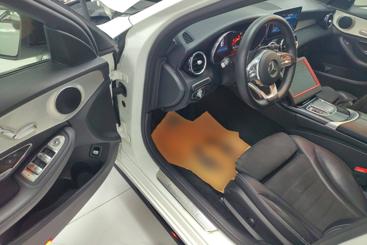 奔驰C级 2019款 C 260 运动版中控内饰20