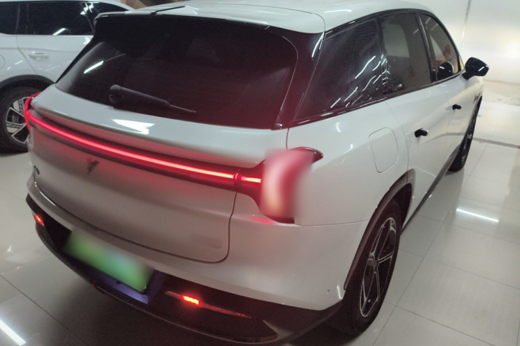 哪吒汽车 哪吒L 2024款 增程 220 闪充版车身外观6005