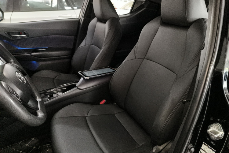 丰田C-HR 2018款 2.0L 领先特别版 国V中控内饰19