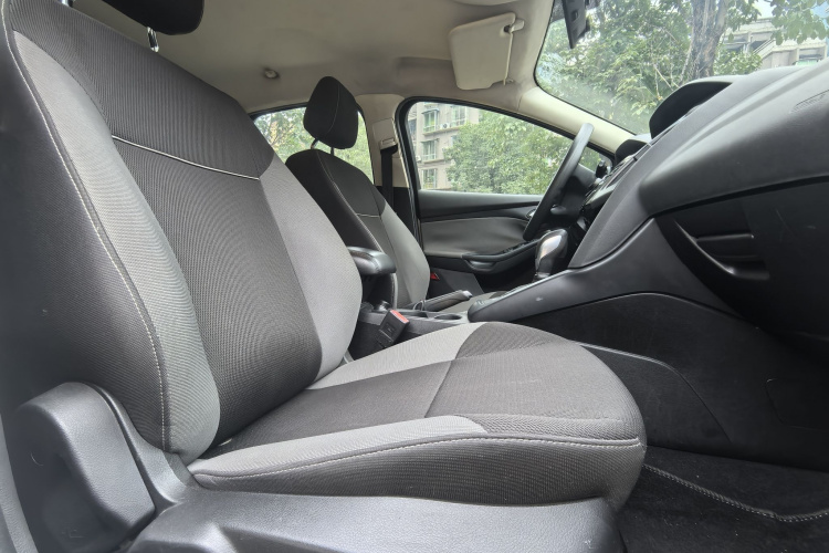 福特 福克斯 2012款 两厢 1.6L 自动舒适型局部细节41
