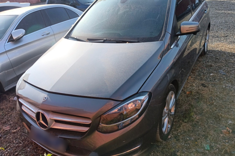 奔驰B级 2018款 B 200 动感型车身外观6001