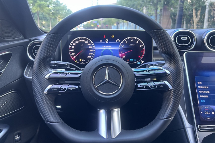 奔驰C级 2022款 改款 C 200 L 运动版中控内饰7011