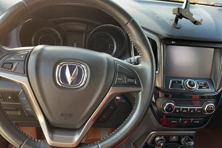 长安CS15 2016款 1.5L 手动豪华版中控内饰7005